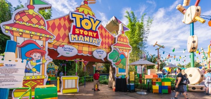 Disney Early Morning Magic Toy Story Land