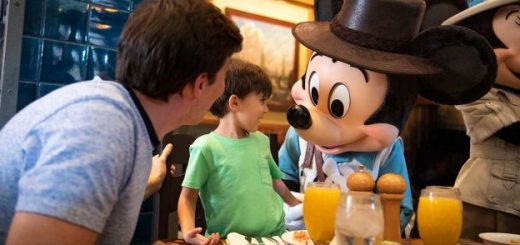 Character Dining Disneyland