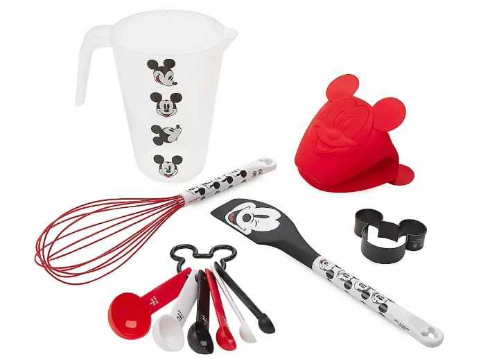 https://mickeyblog.com/wp-content/uploads/2019/10/MICKEY-MOUSE-BAKING-SET.png