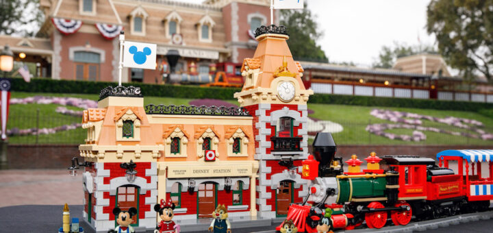 LEGO Disney Train Set