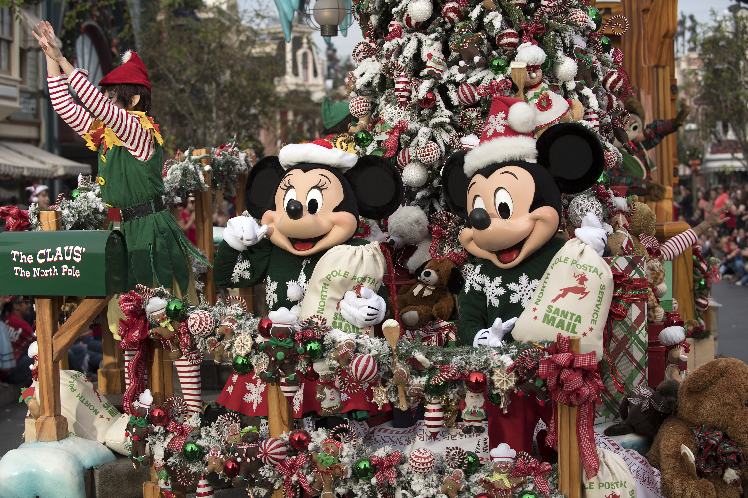 "Disney Parks Magical Christmas Day Parade" Airing on Christmas Morning - MickeyBlog.com