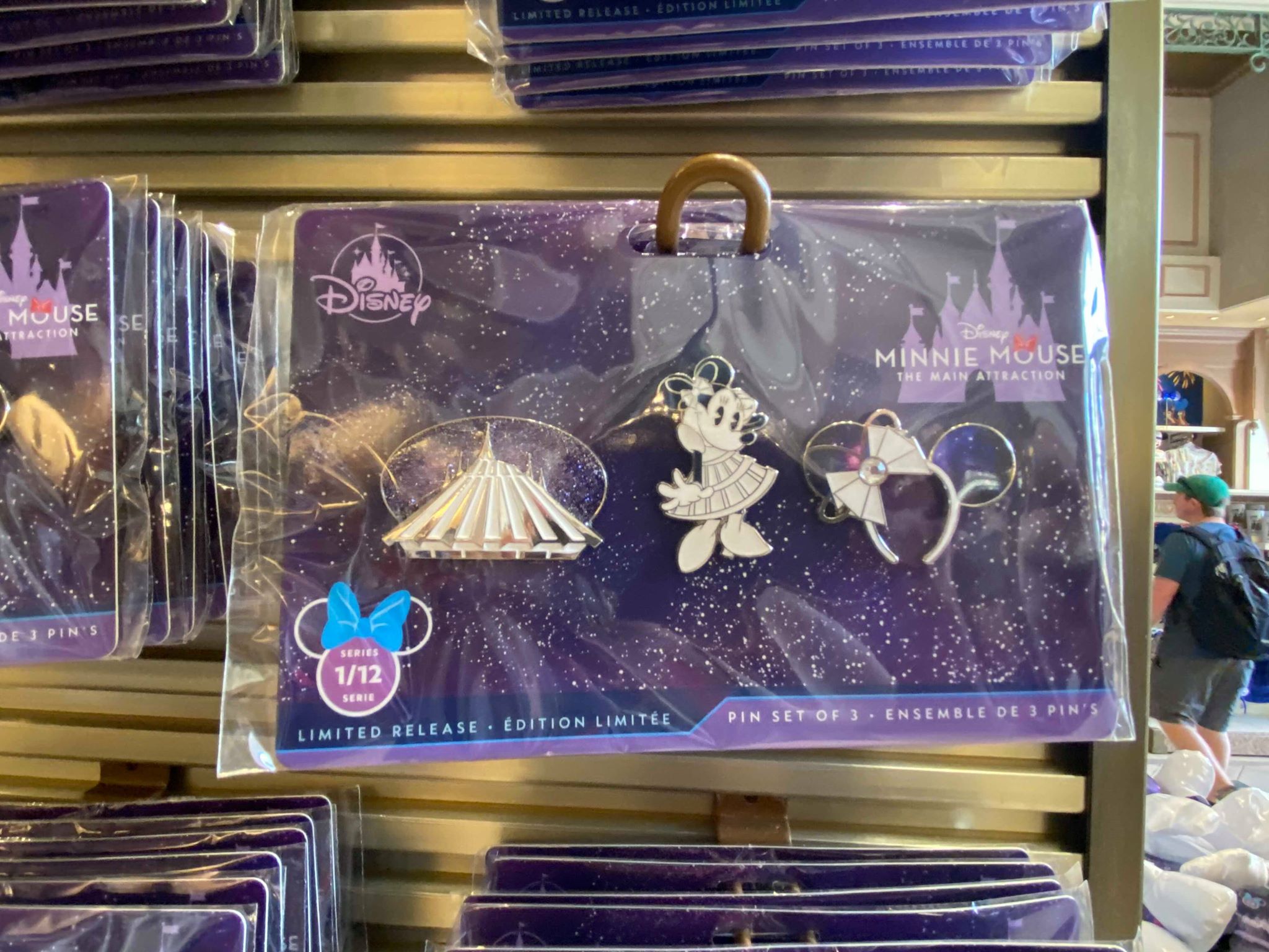 Minnie Mouse: The Main Attraction Pin Collector's Album – Limited Release