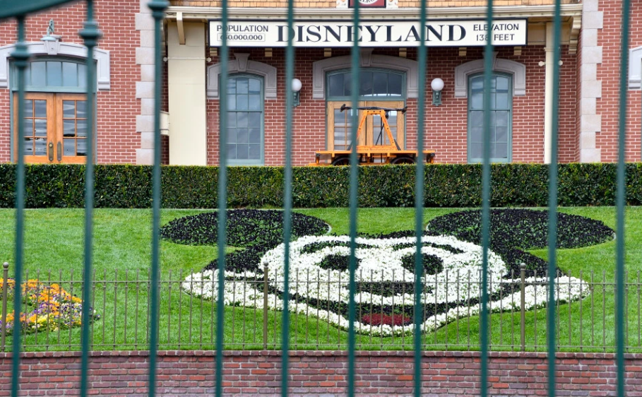 Disneyland closed