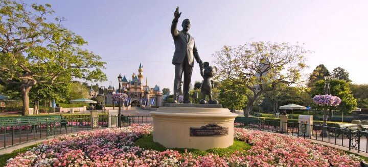 Disneyland, Disney revenue