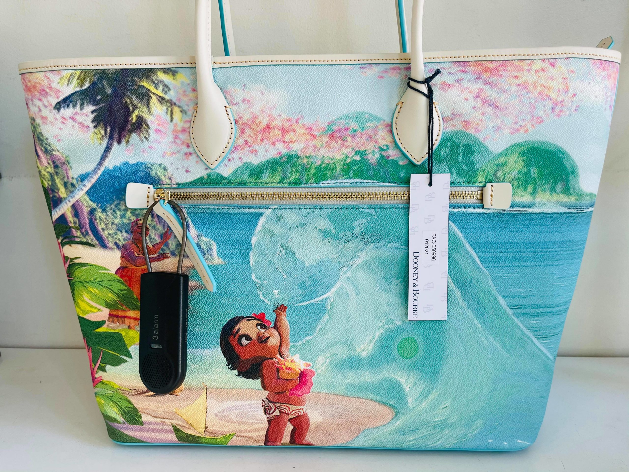 shopDisney Adds Moana Dooney & Bourke Bags and Wallet – Mousesteps