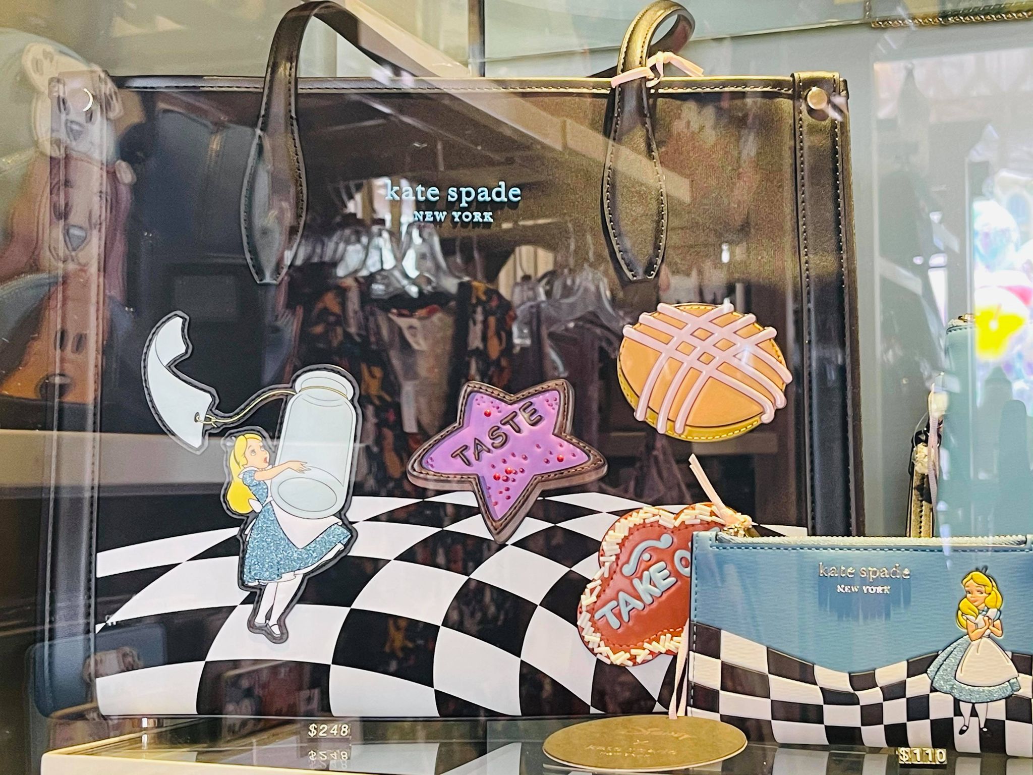 A New Kate Spade x Alice in Wonderland Collection Is Coming to Walt Disney  World 