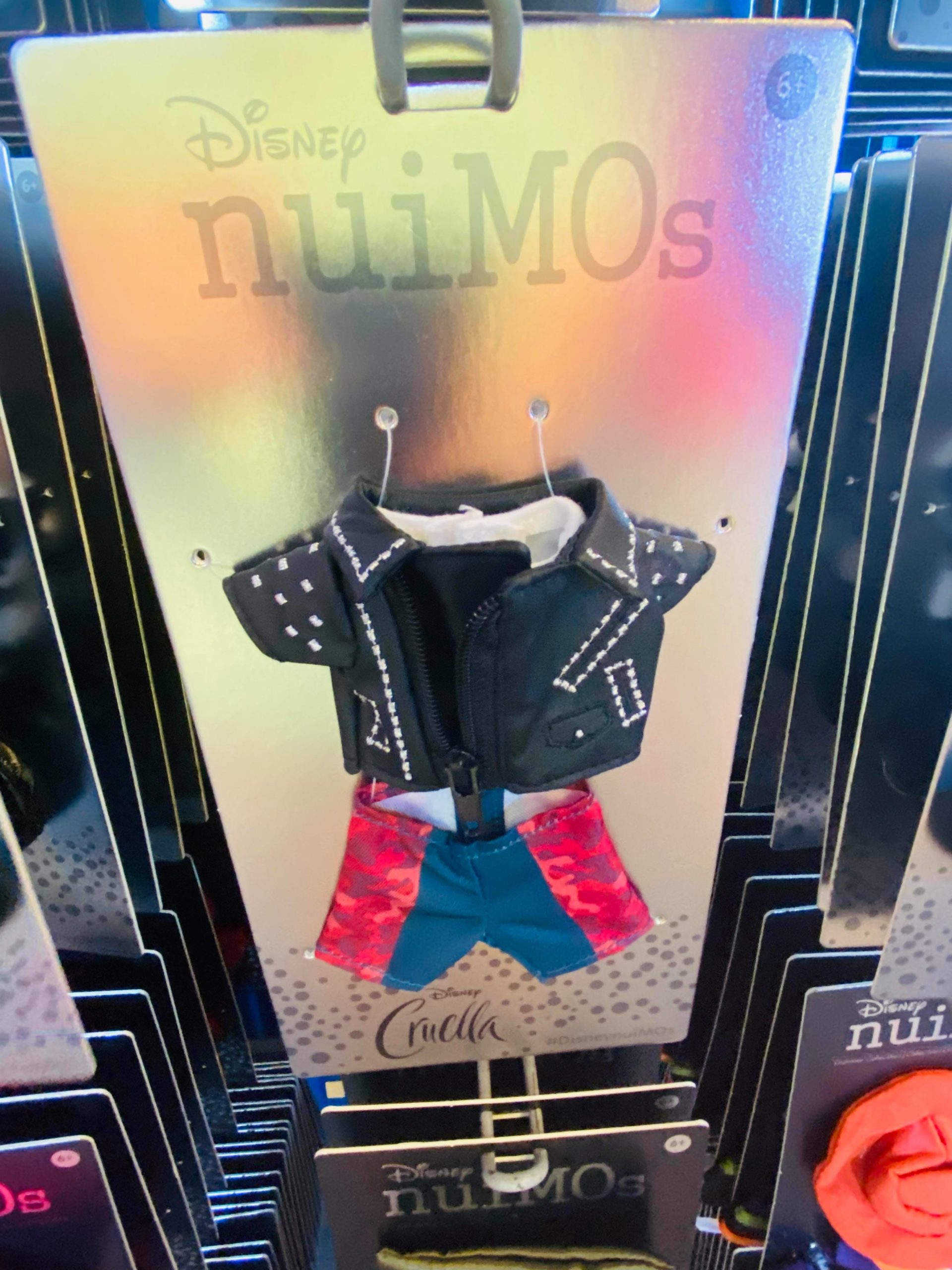 Cruella nuiMOs outfits at Mouse Gear