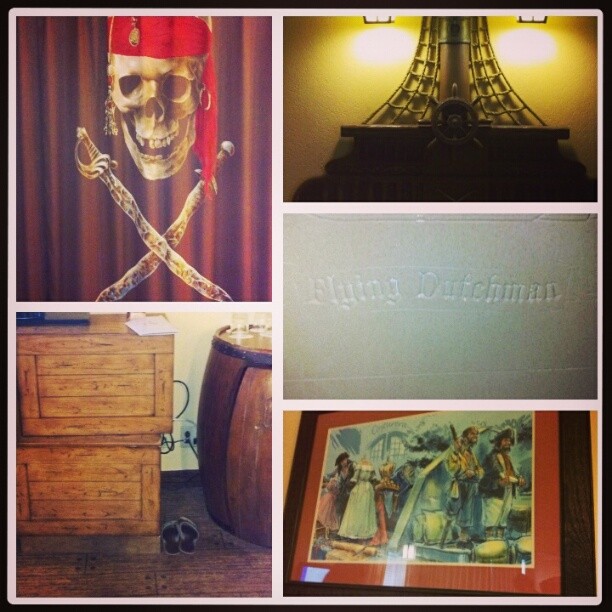 pirate room features at caribbean beach