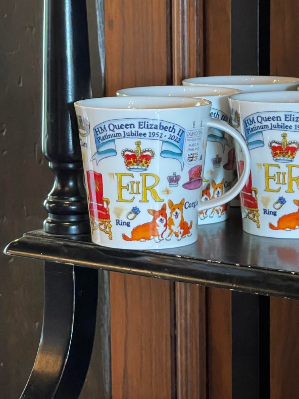 queen elizabeth mug