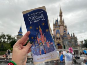 Guide Map Mickey's Very Merry 2022