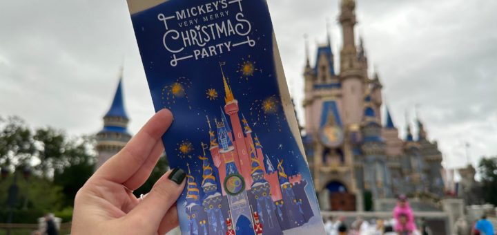 Guide Map Mickey's Very Merry 2022
