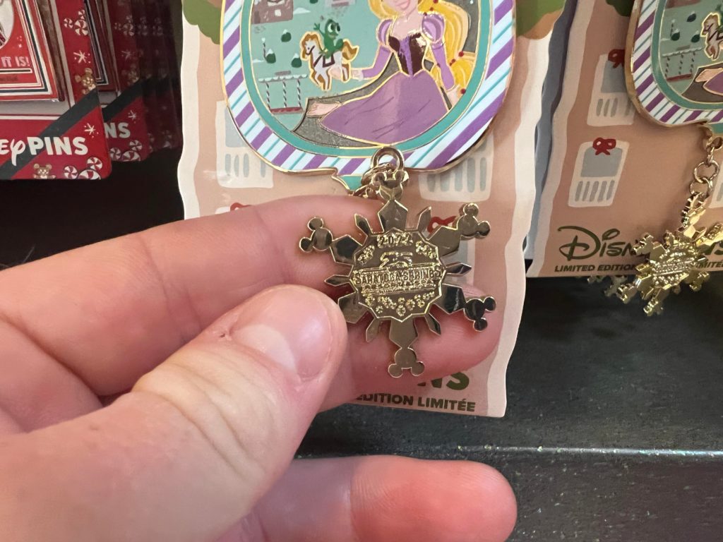 Saratoga Holiday Pin
