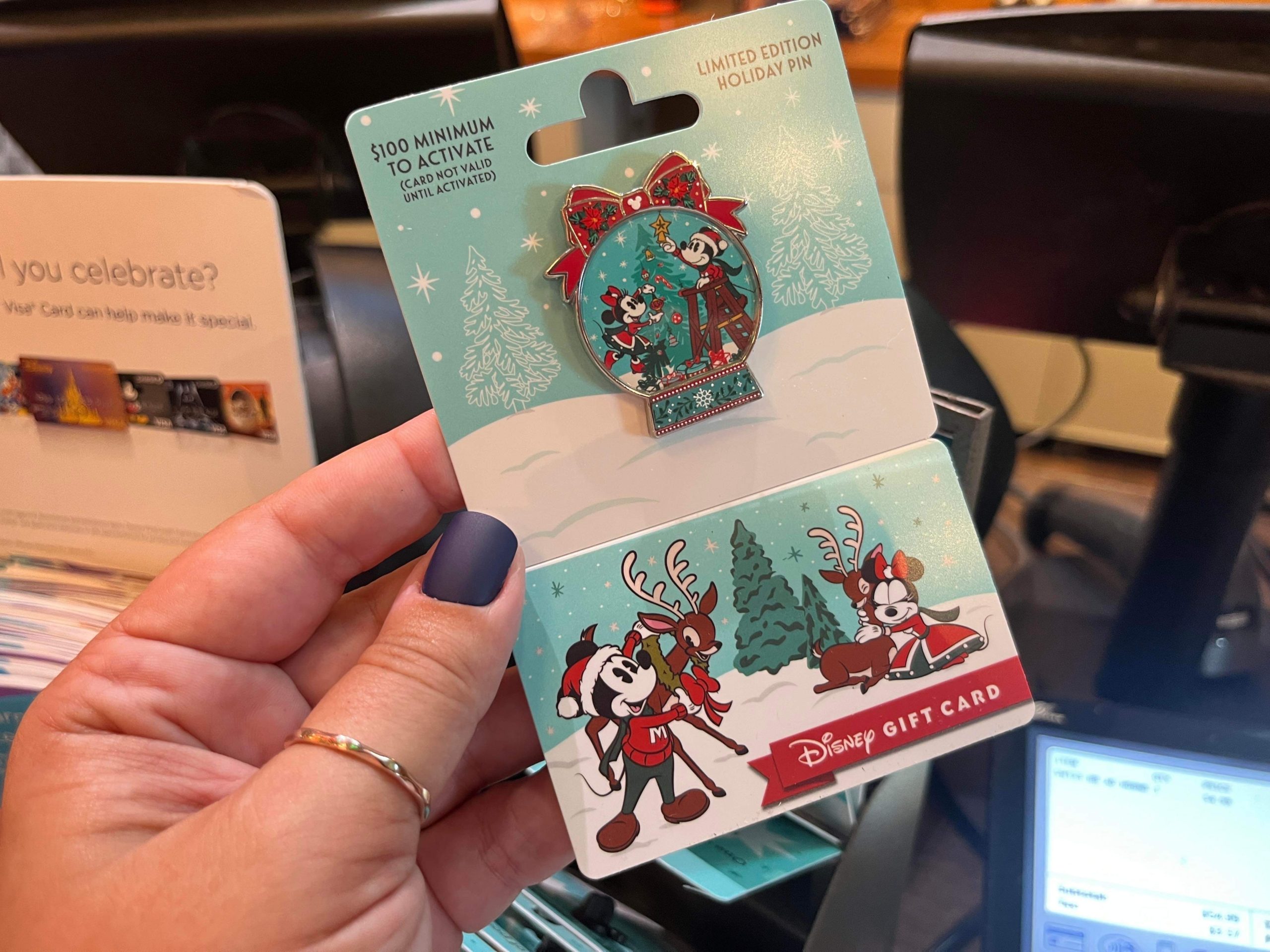 Disney's Christmas Gift Card and Pin Set is the PERFECT Gift