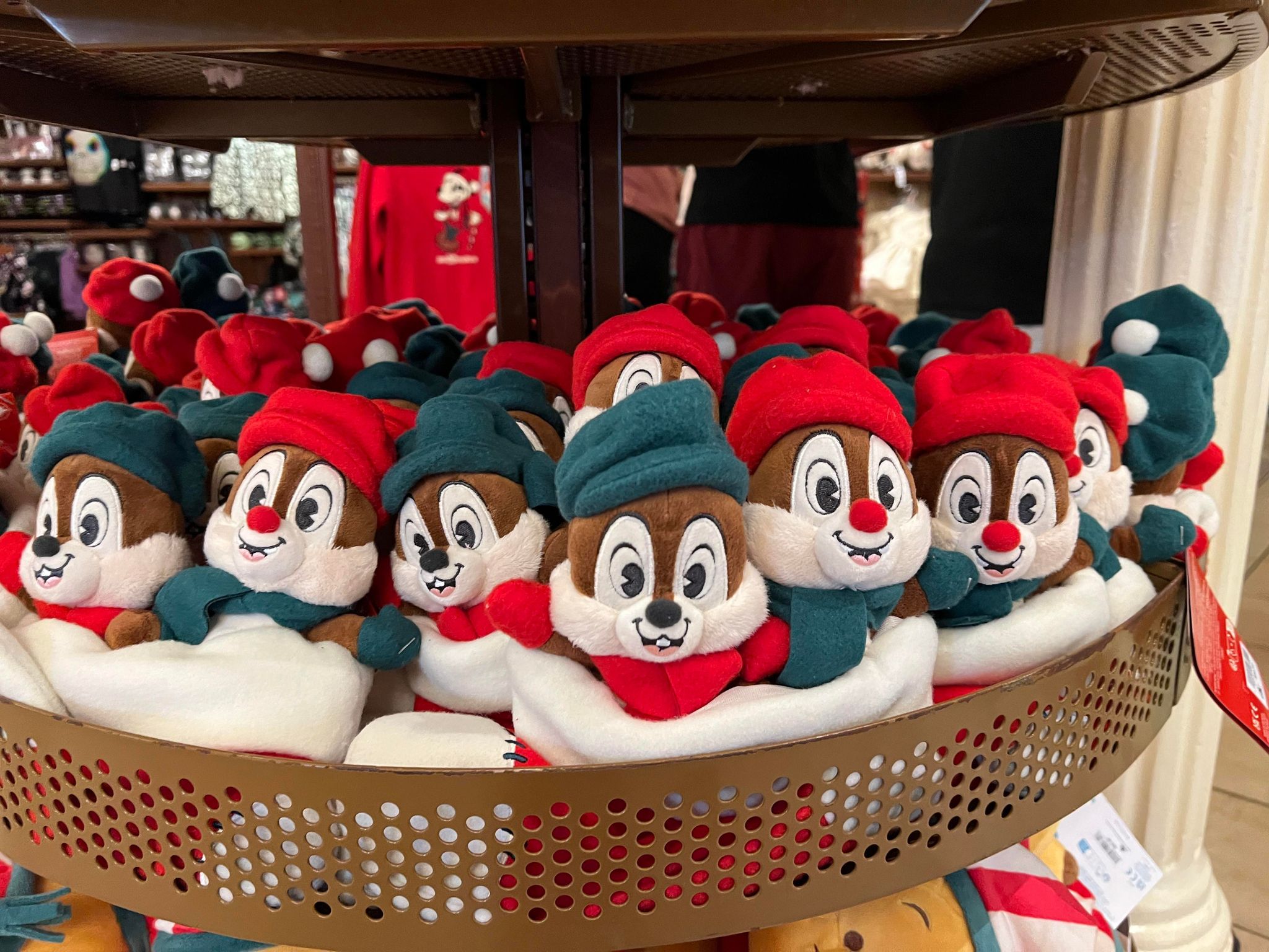 https://mickeyblog.com/wp-content/uploads/2022/11/holiday-plushes-22-5.jpg