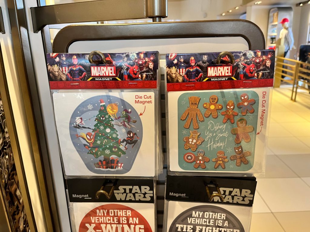 Marvel holiday Magnet set