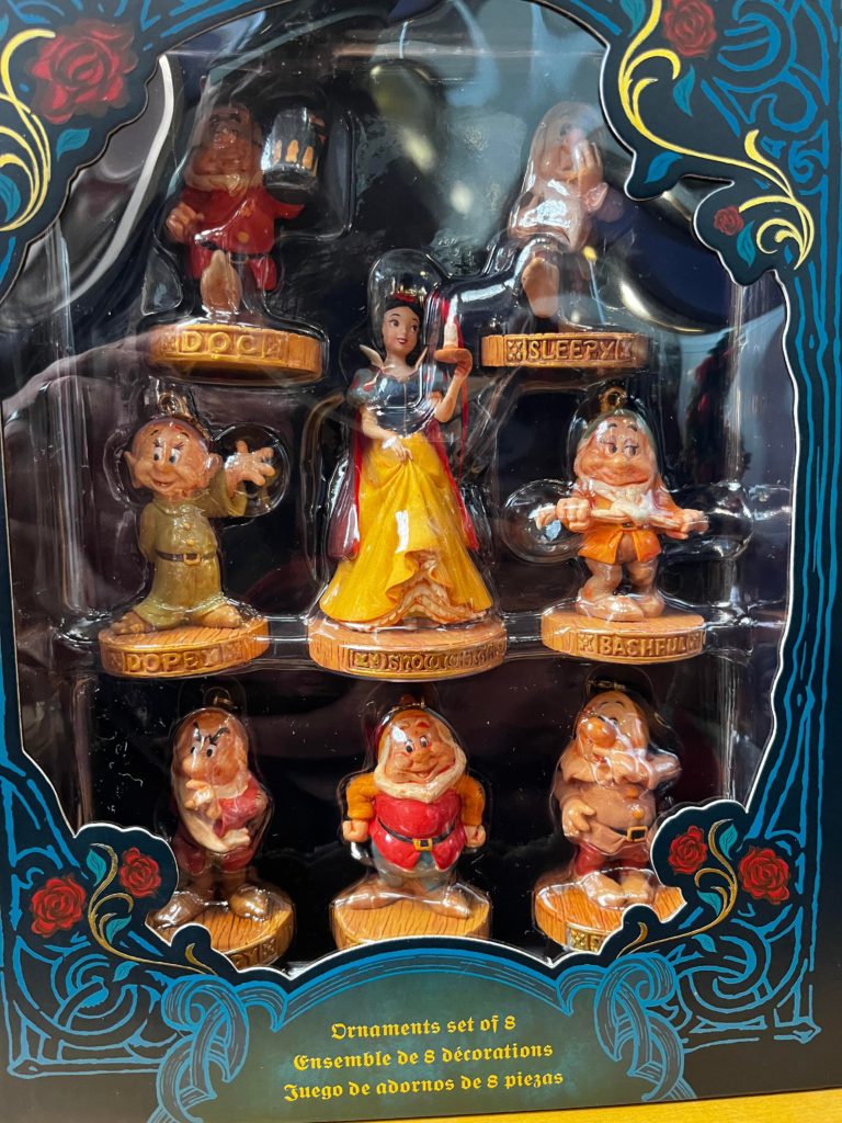Snow White Ornament set