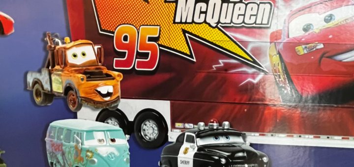 Transporteur Mack avec mini voiture Flash McQueen Cars
