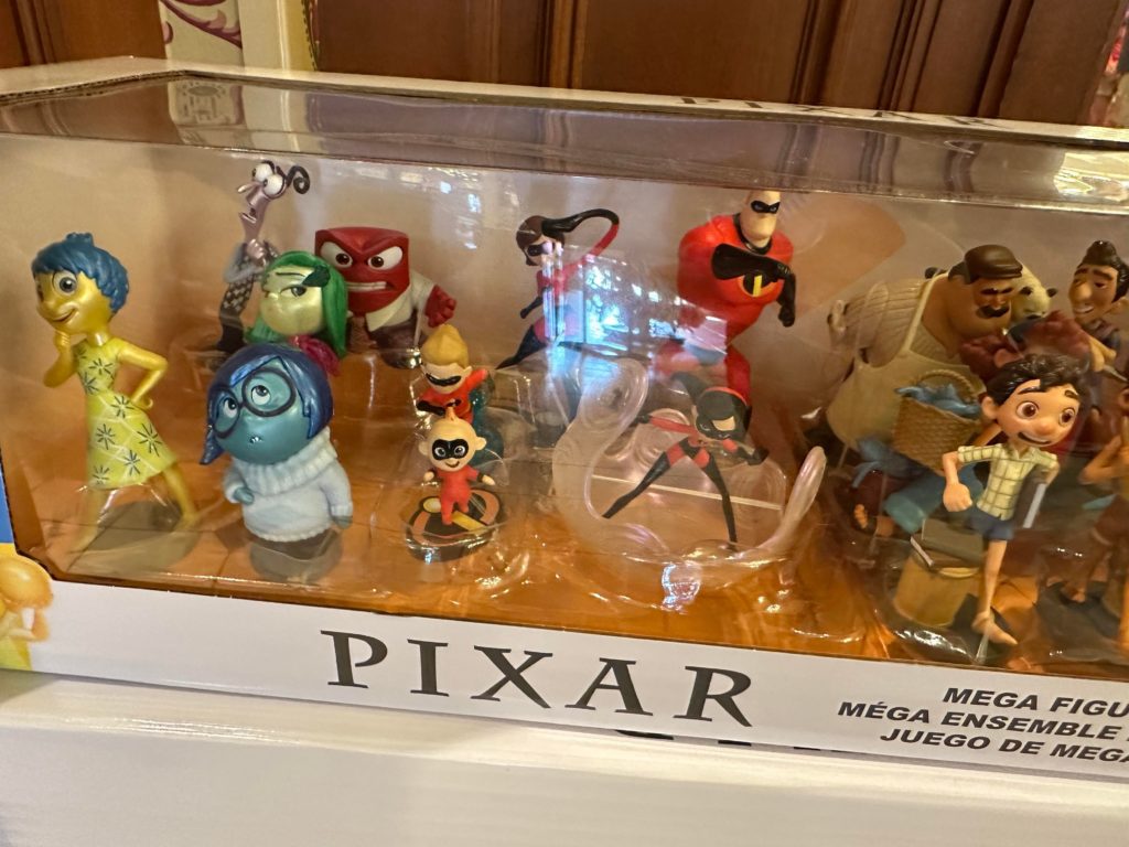 Pixar mega figurine set