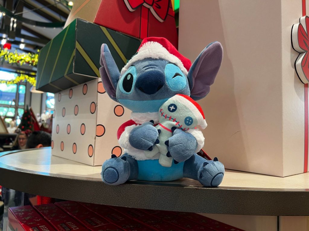 Giant Stitch from my first visit to Disneyand Paris last year. : r/plushies