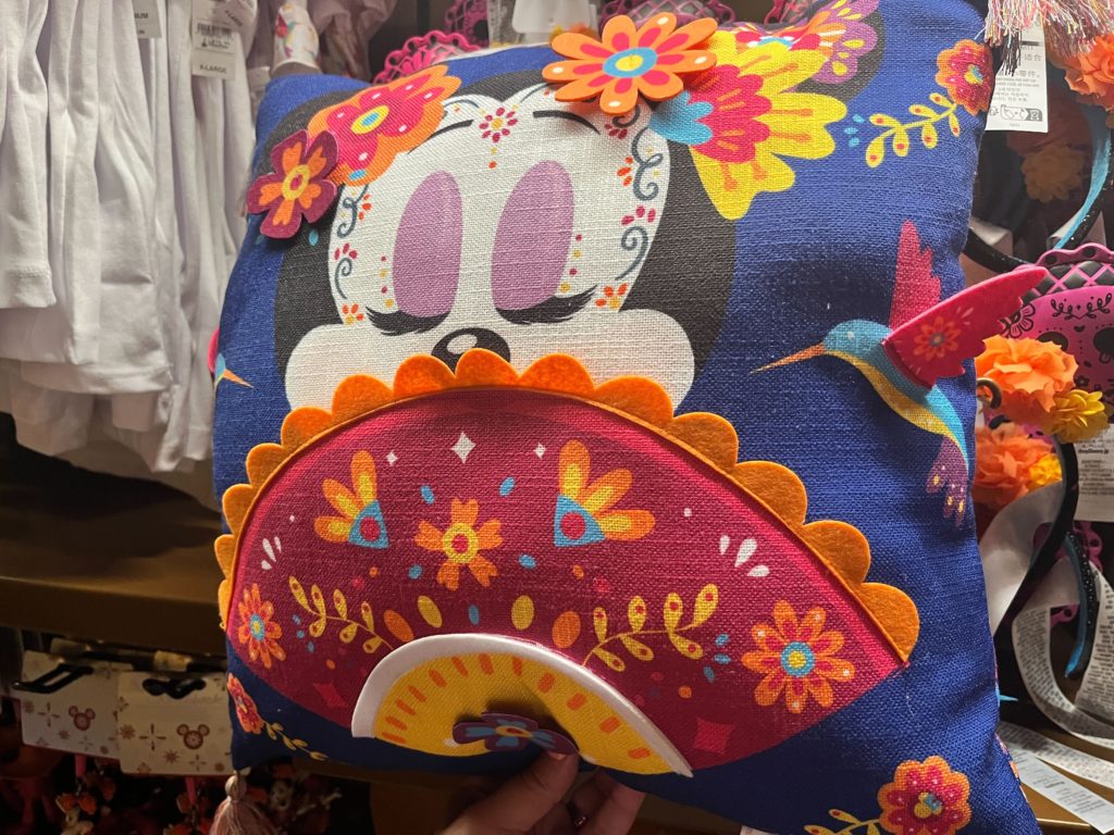 Minnie Mexico throw pillow