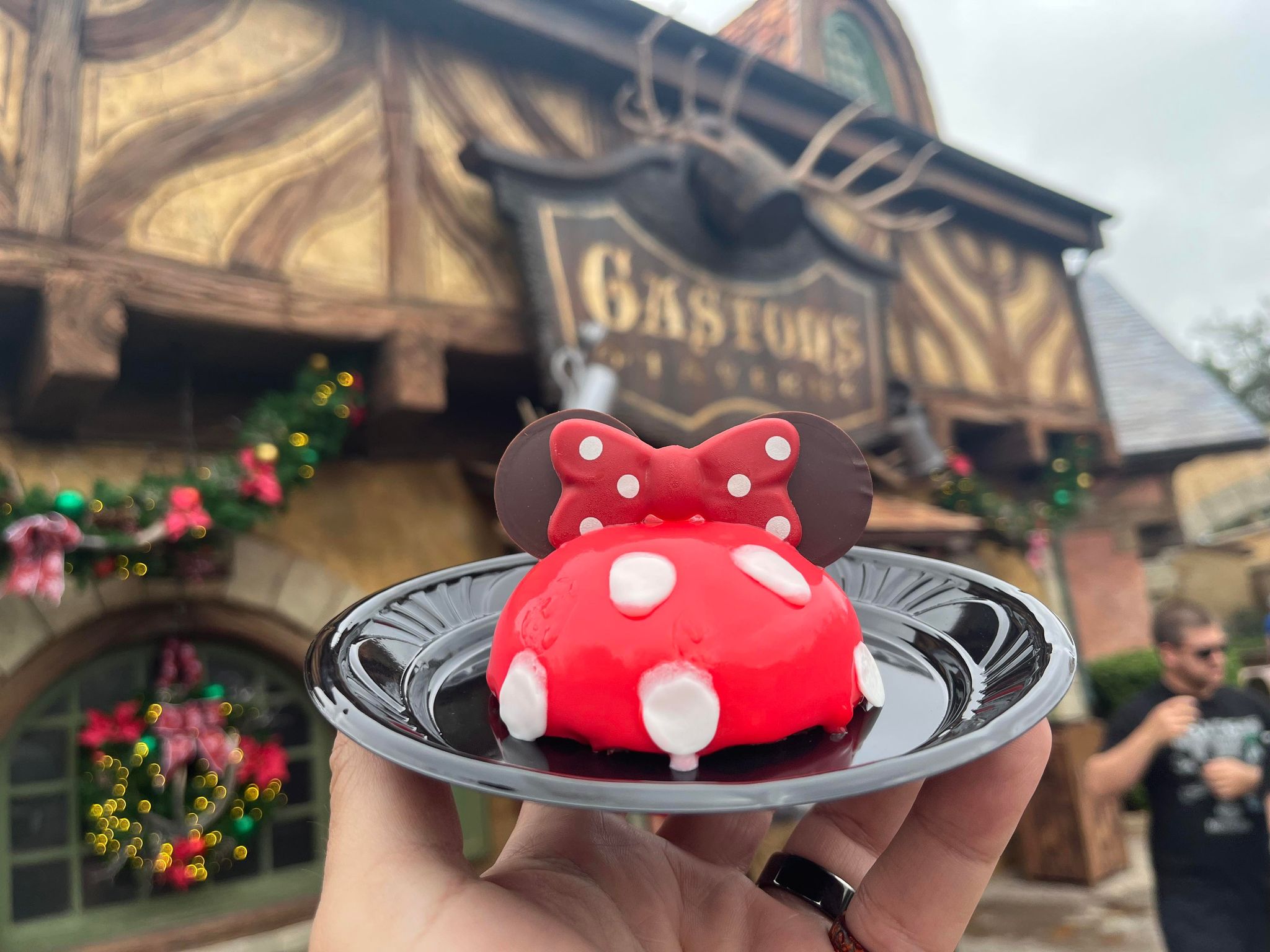Cake made to look like Disneyland castle on display – Orange County Register
