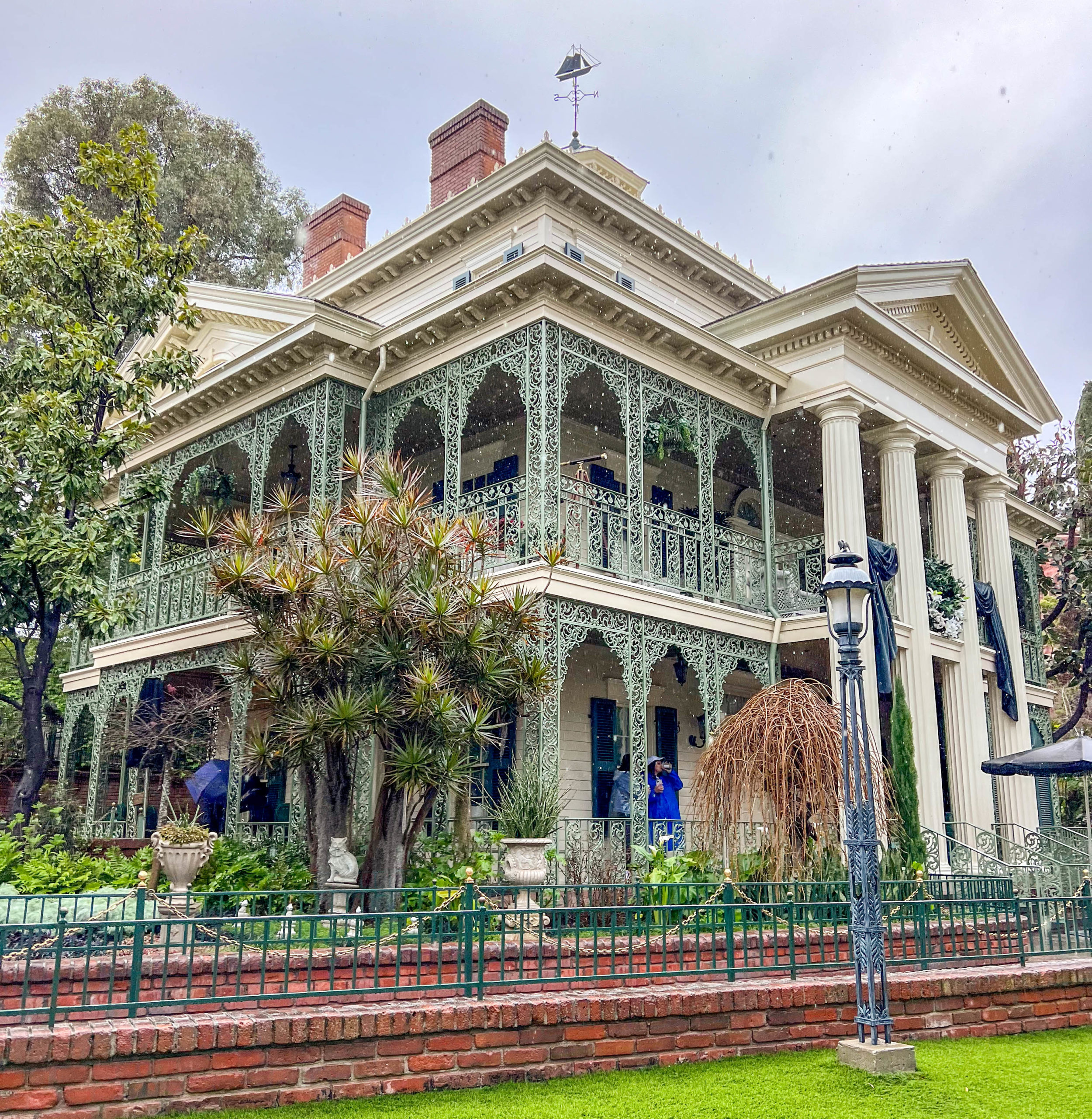 Stormy Haunted Mansion