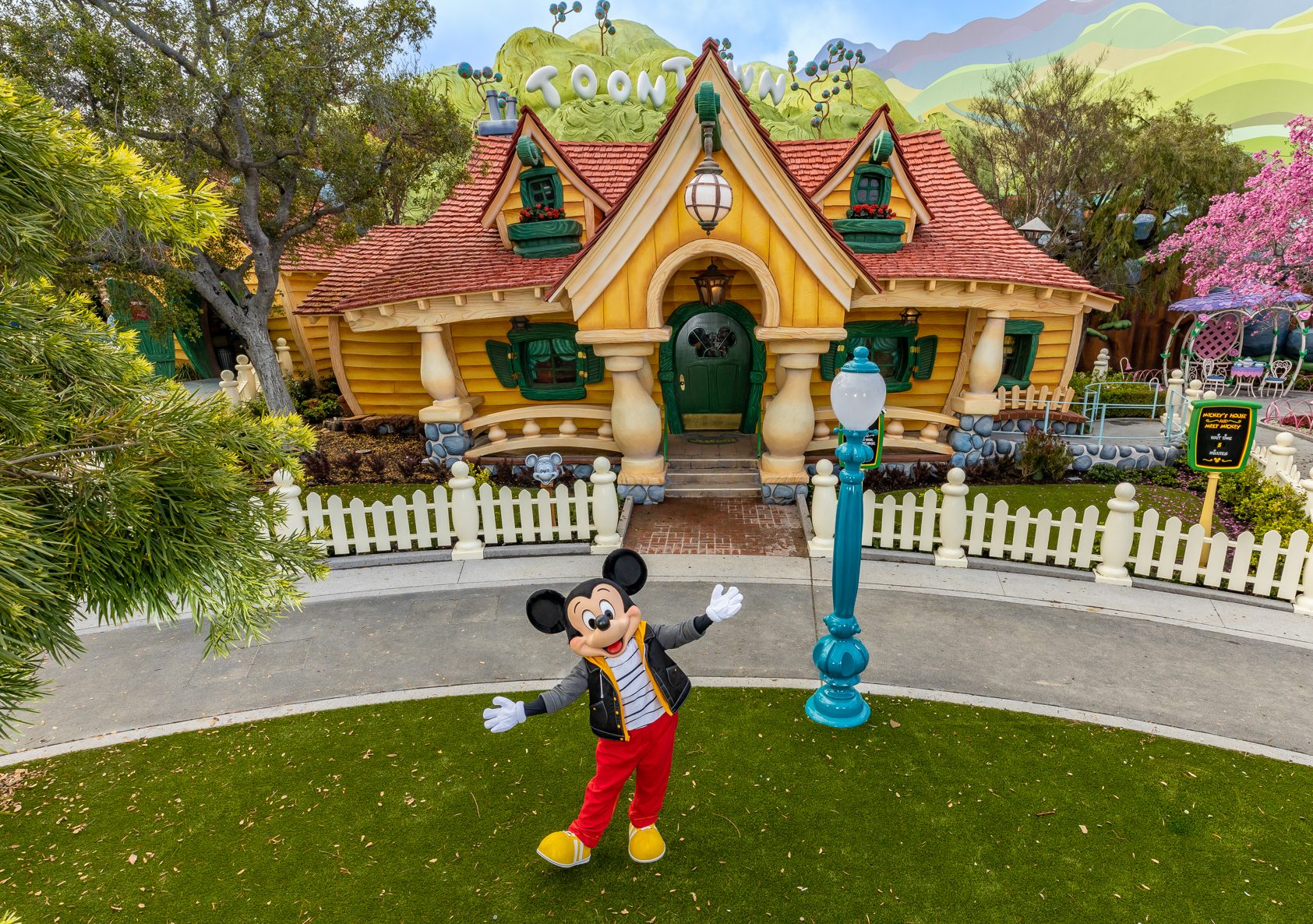 Mickey's House Toontown Living Room