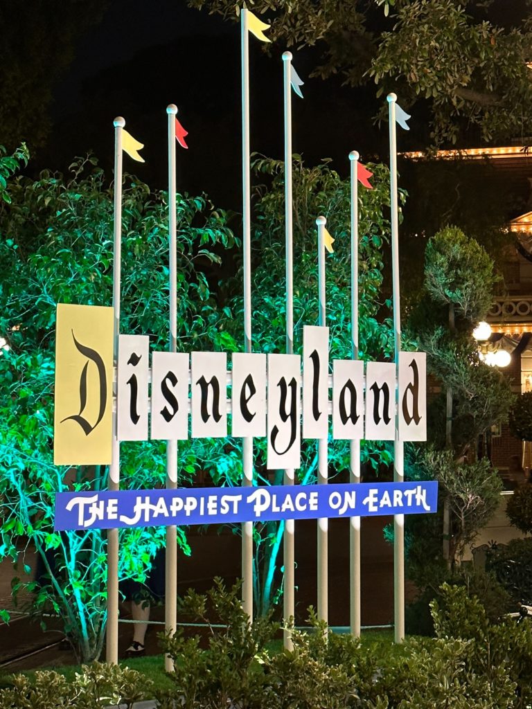 Disneyland After Dark: Throwback Nite Photo Ops