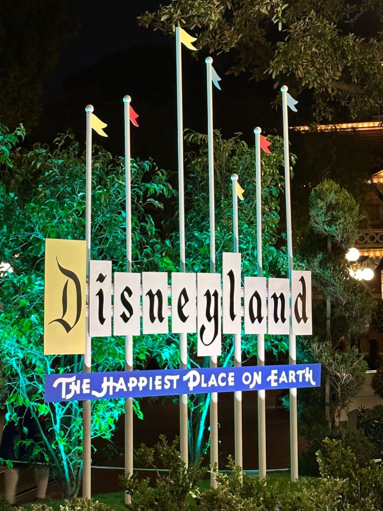 Disneyland After Dark: Throwback Nite Photo Ops