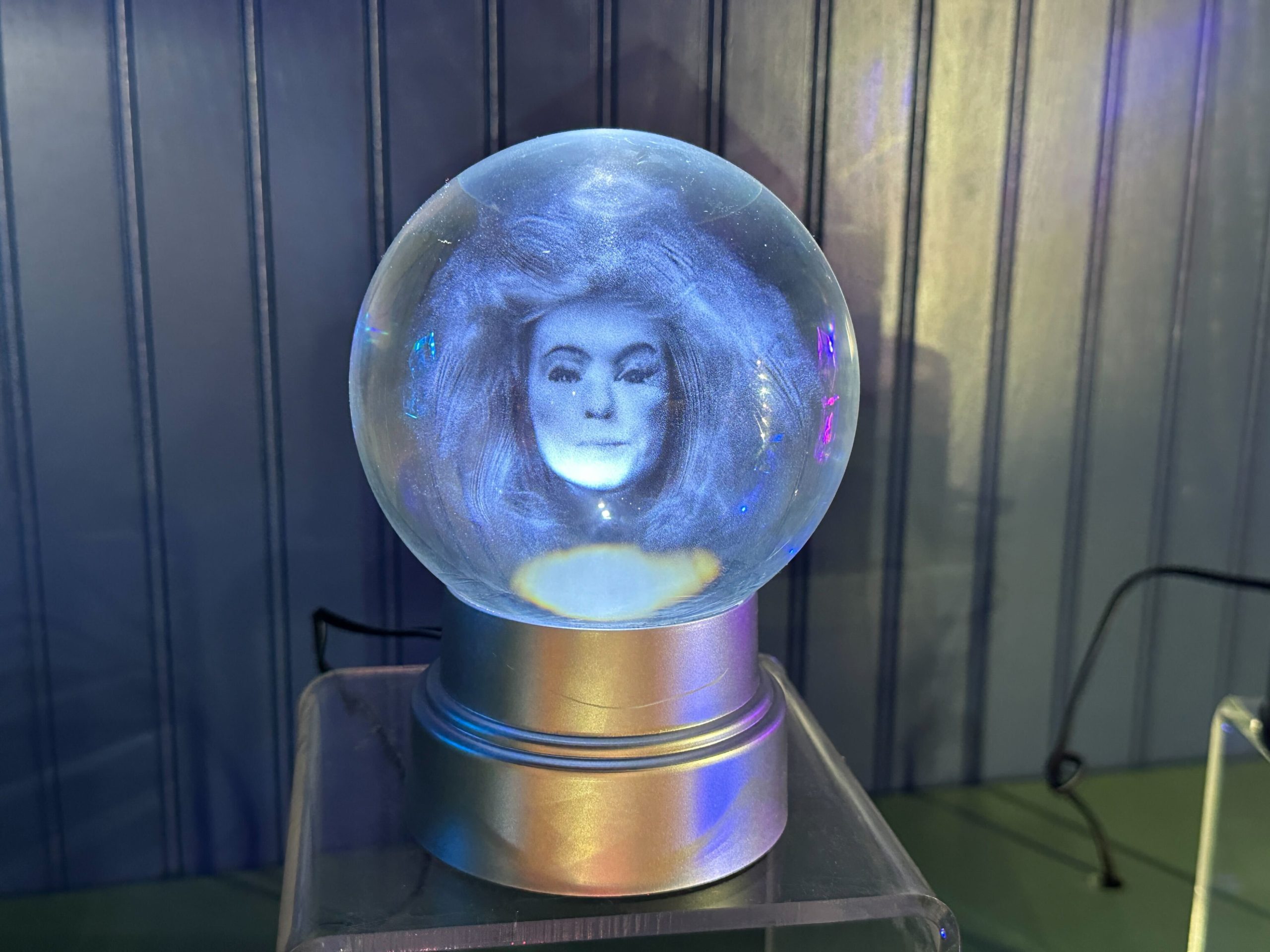 Hatbox Ghost Replaces Madame Leota - Inside the Magic