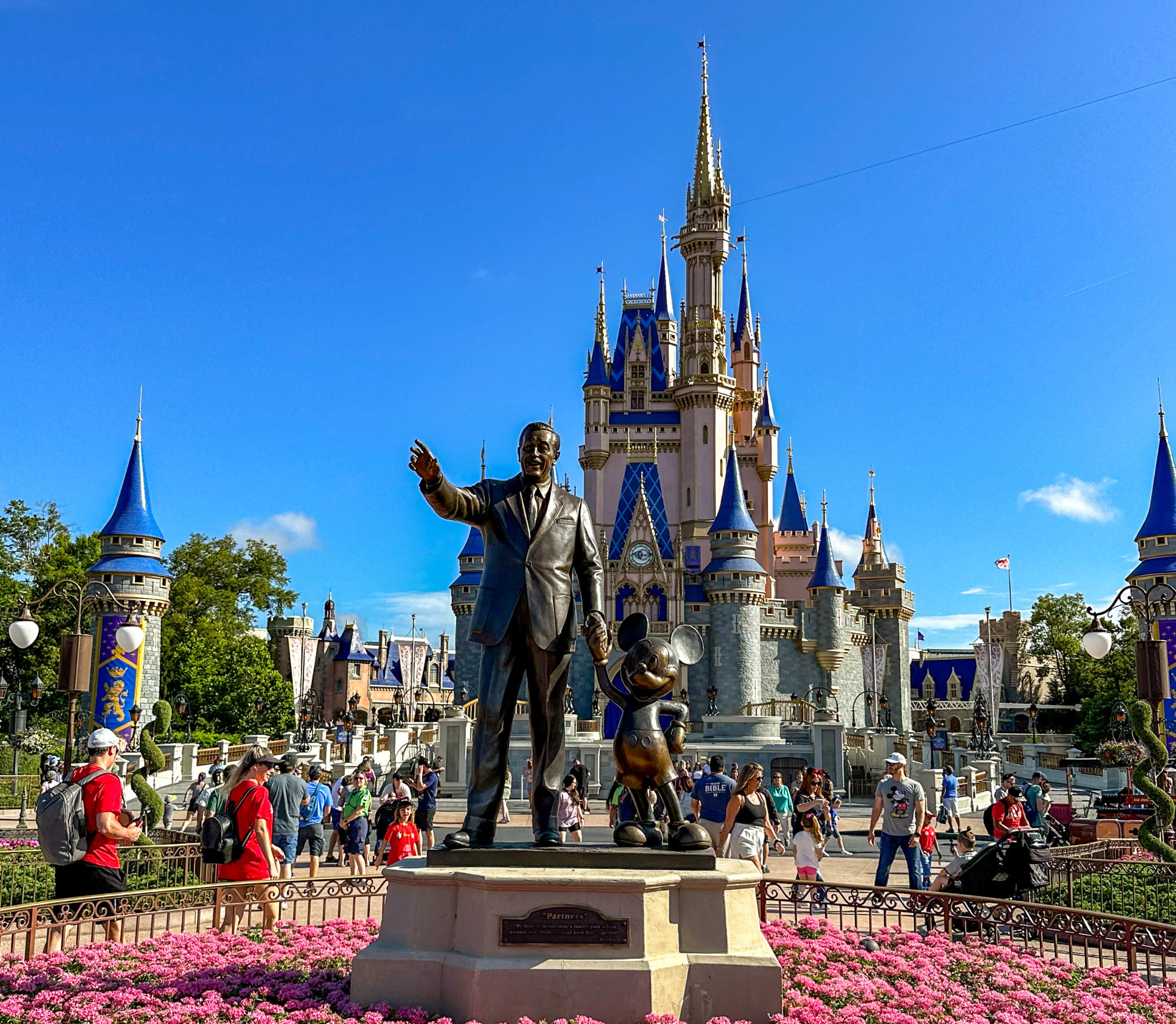 2023 Wdw Mk Magic Kingdom Cinderella Castle Partners Statue Stock 3 1 Scaled 