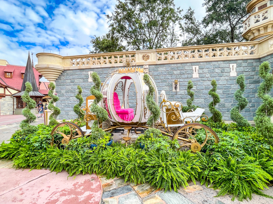 Cinderella Carriage Photo Op Magic Kingdom Fantasyland PhotoPass