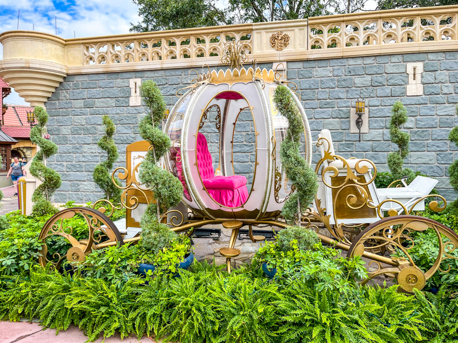 Cinderella Carriage Photo Op Magic Kingdom Fantasyland PhotoPass
