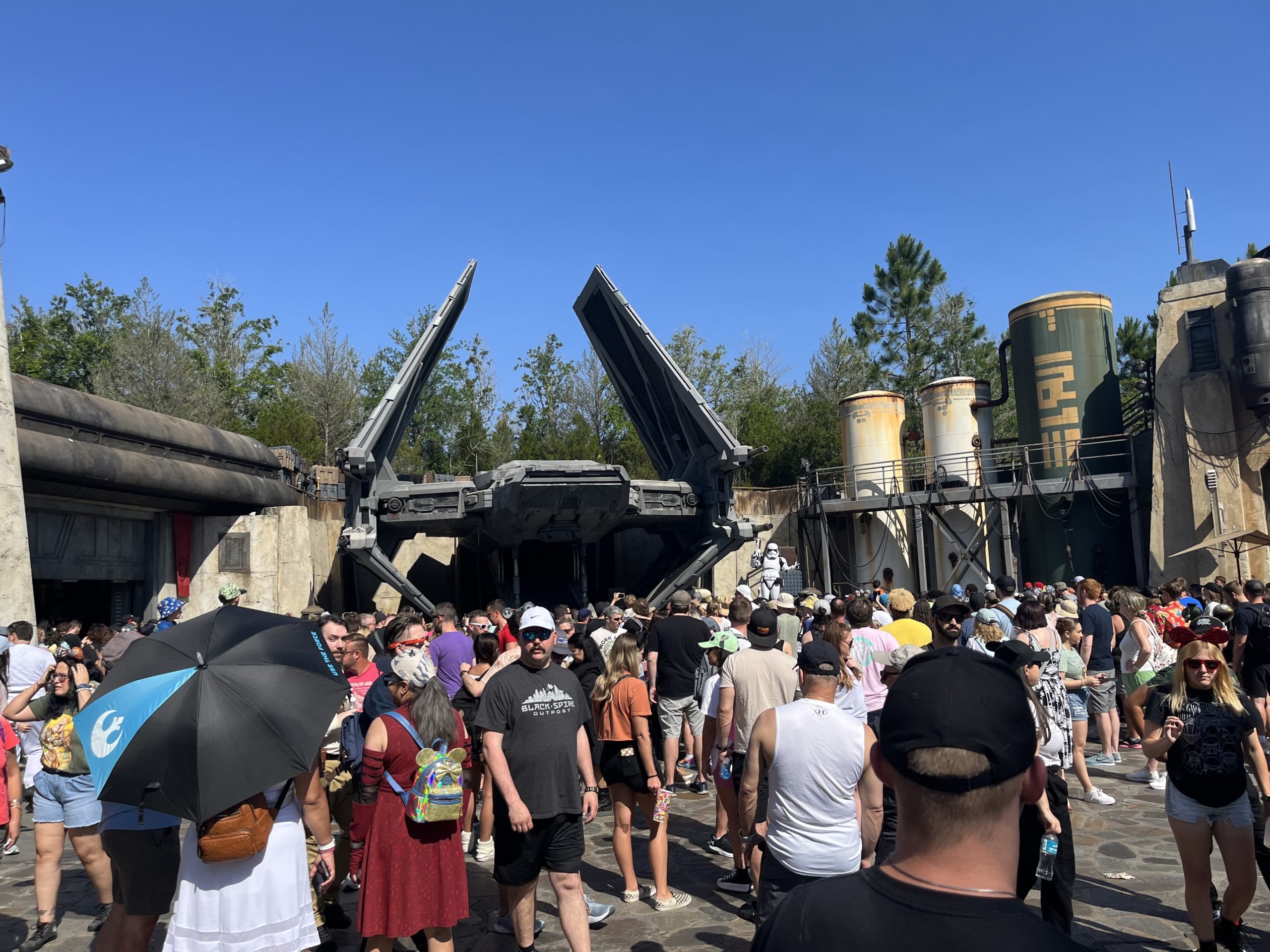 Crowds in Galaxy's Edge on Star Wars Day