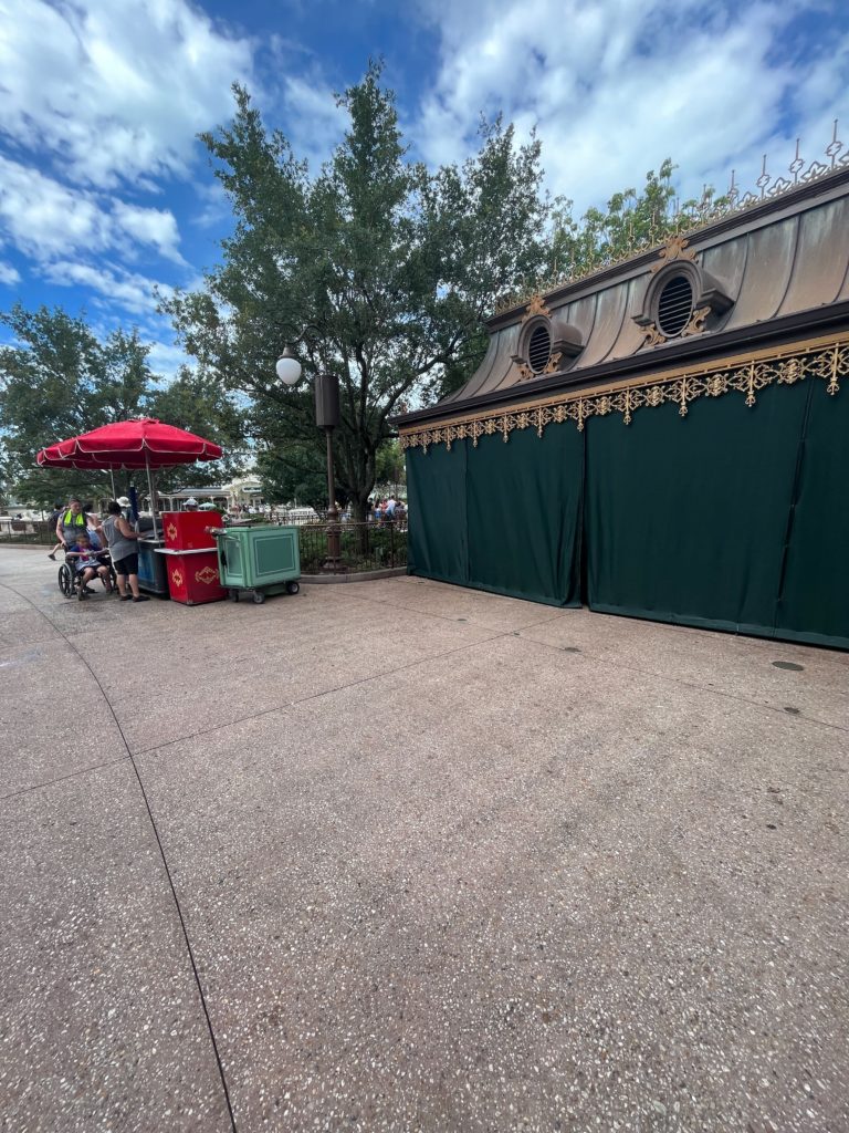 Magic Kingdom Hub Cart Closed