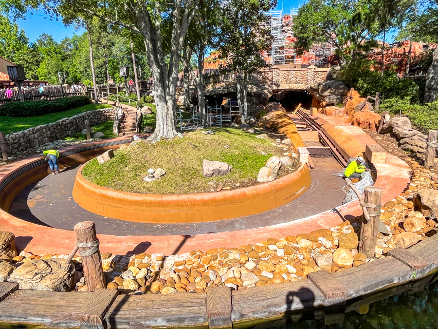Splash Mountain Tiana's Bayou Adventure Construction Disney World Painting Outside