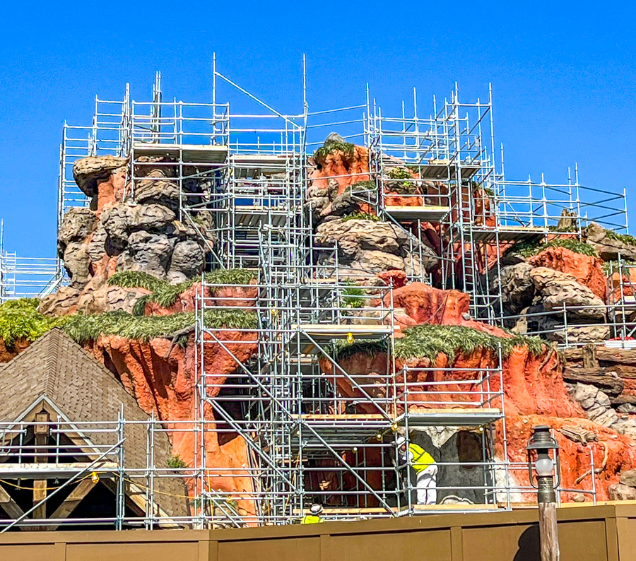 Splash Mountain Tiana's Bayou Adventure Construction Disney World Painting Outside