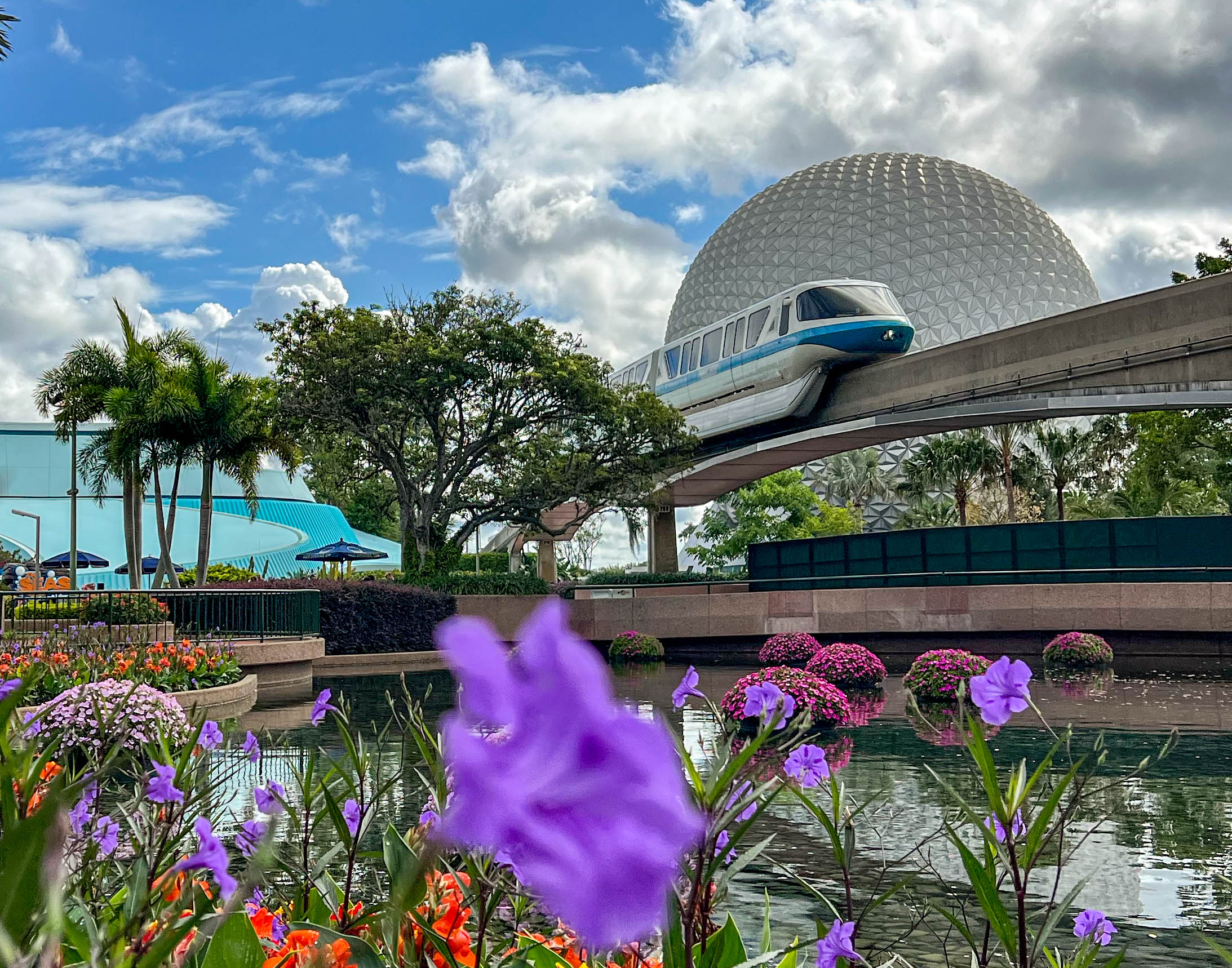 Monorail in EPCOT