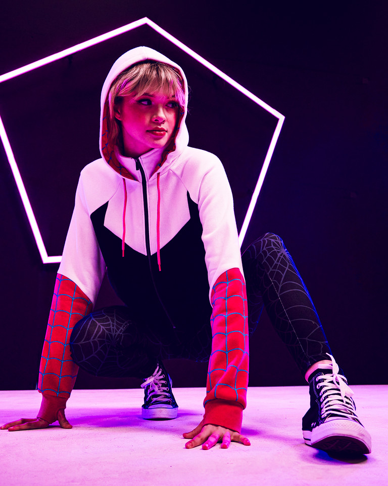 Spider-Gwen Outfit Pose