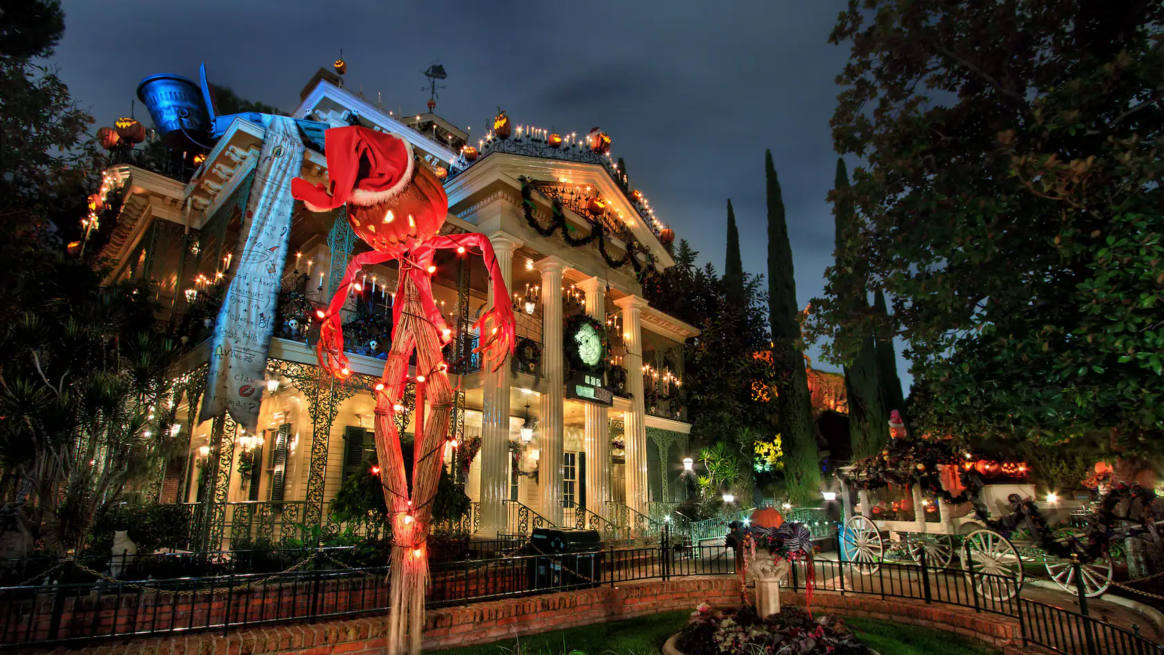 Disneyland 2023 holiday 