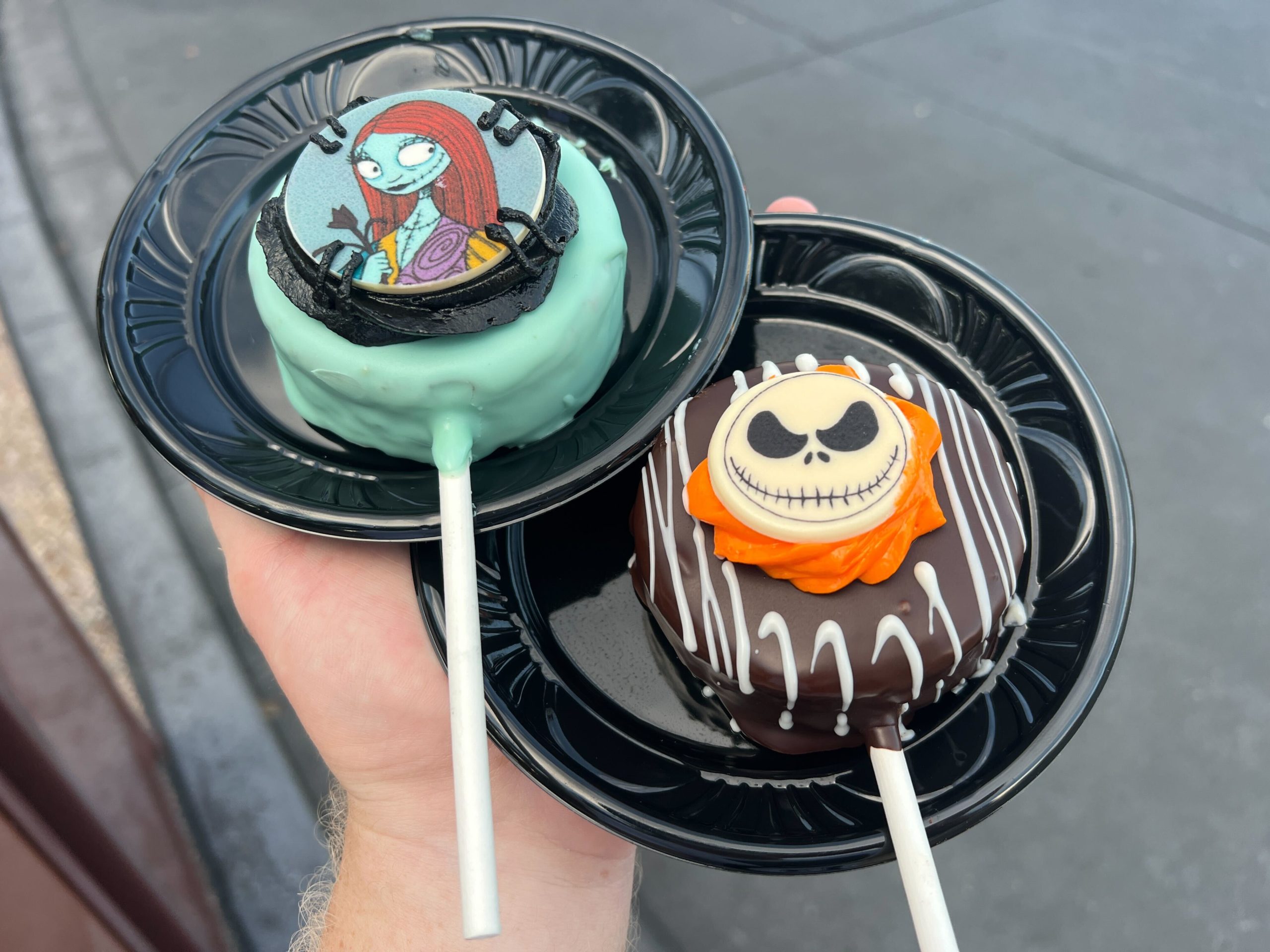 Halloween Themed Cake Pops - Custom Characters Cake Pops Delivery