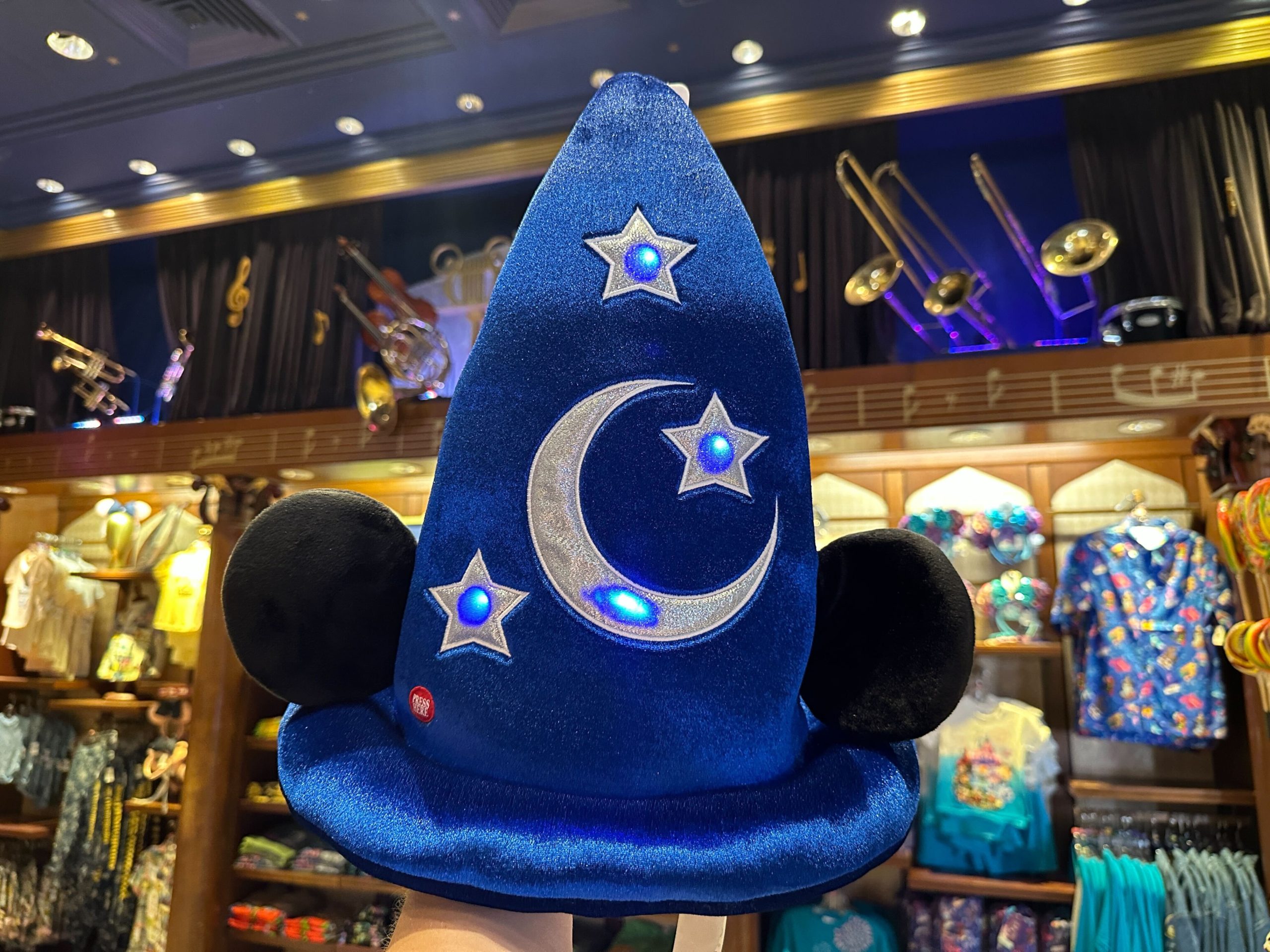 New Sorcerer Mickey Hat is Sure to D-Light! 
