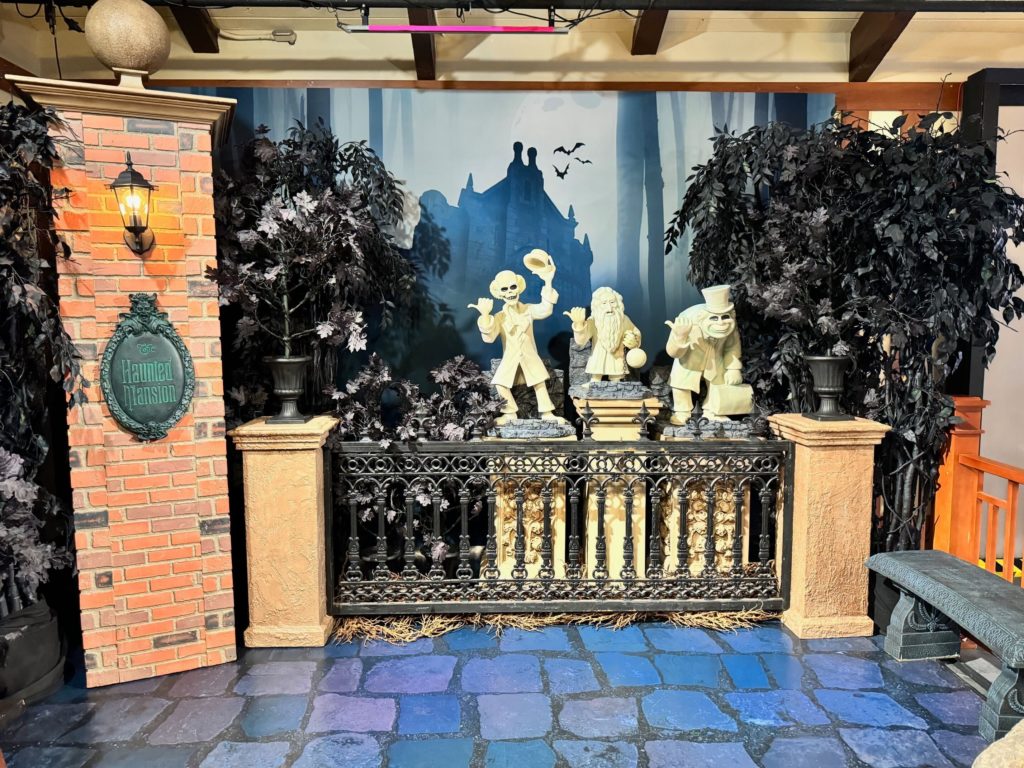 Disney Springs Haunted Mansion Photo Op