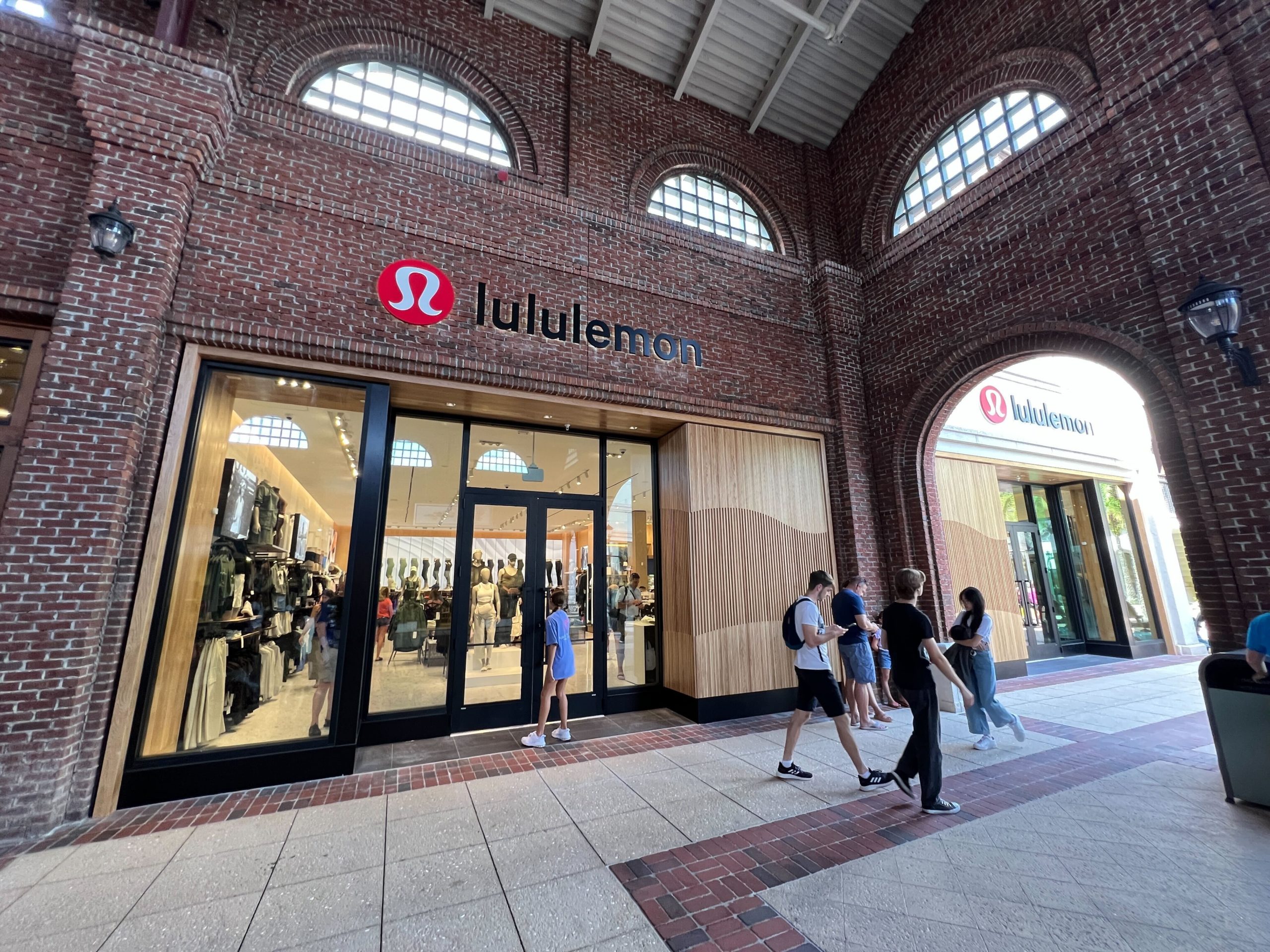 Shopping itineraries in lululemon in September (updated in 2023