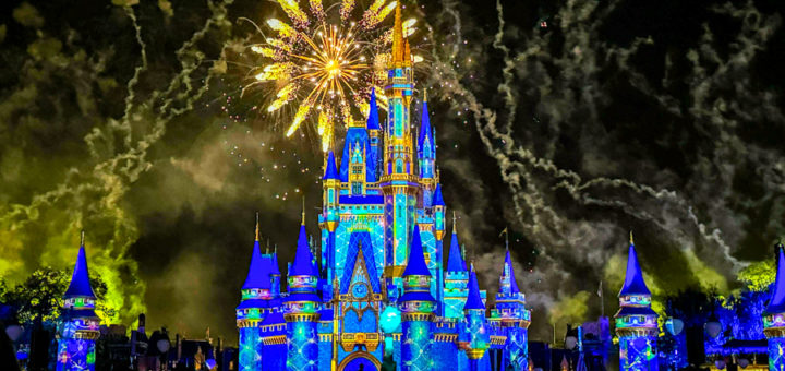 2023 Mickey's Very Merry Christmas Party Minnie’s Wonderful Christmastime Fireworks Show