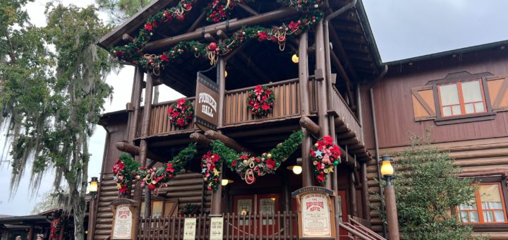 Fort Wilderness Holiday Decor