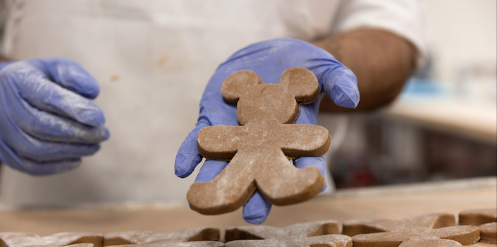 Behind the Attraction Episode 2-5 -- Gingerbread Mickey!