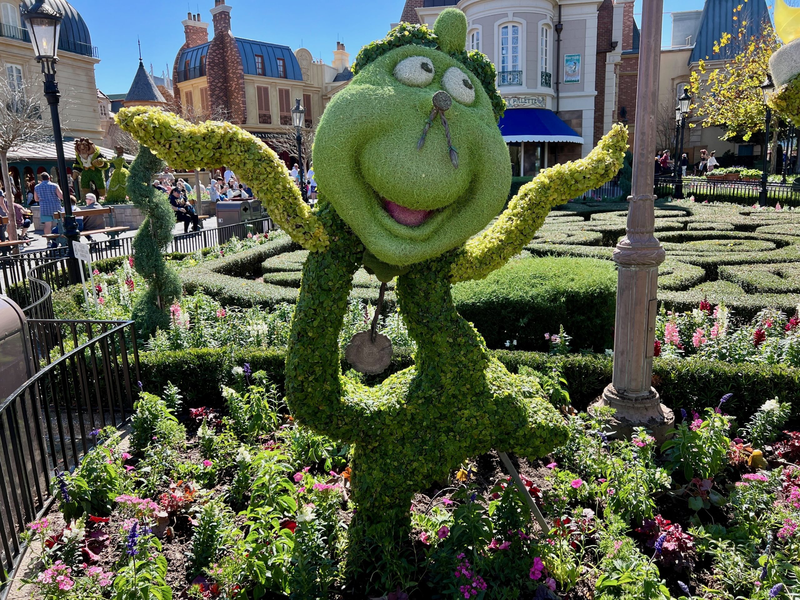 cogsworth topiary france 2024 epcot