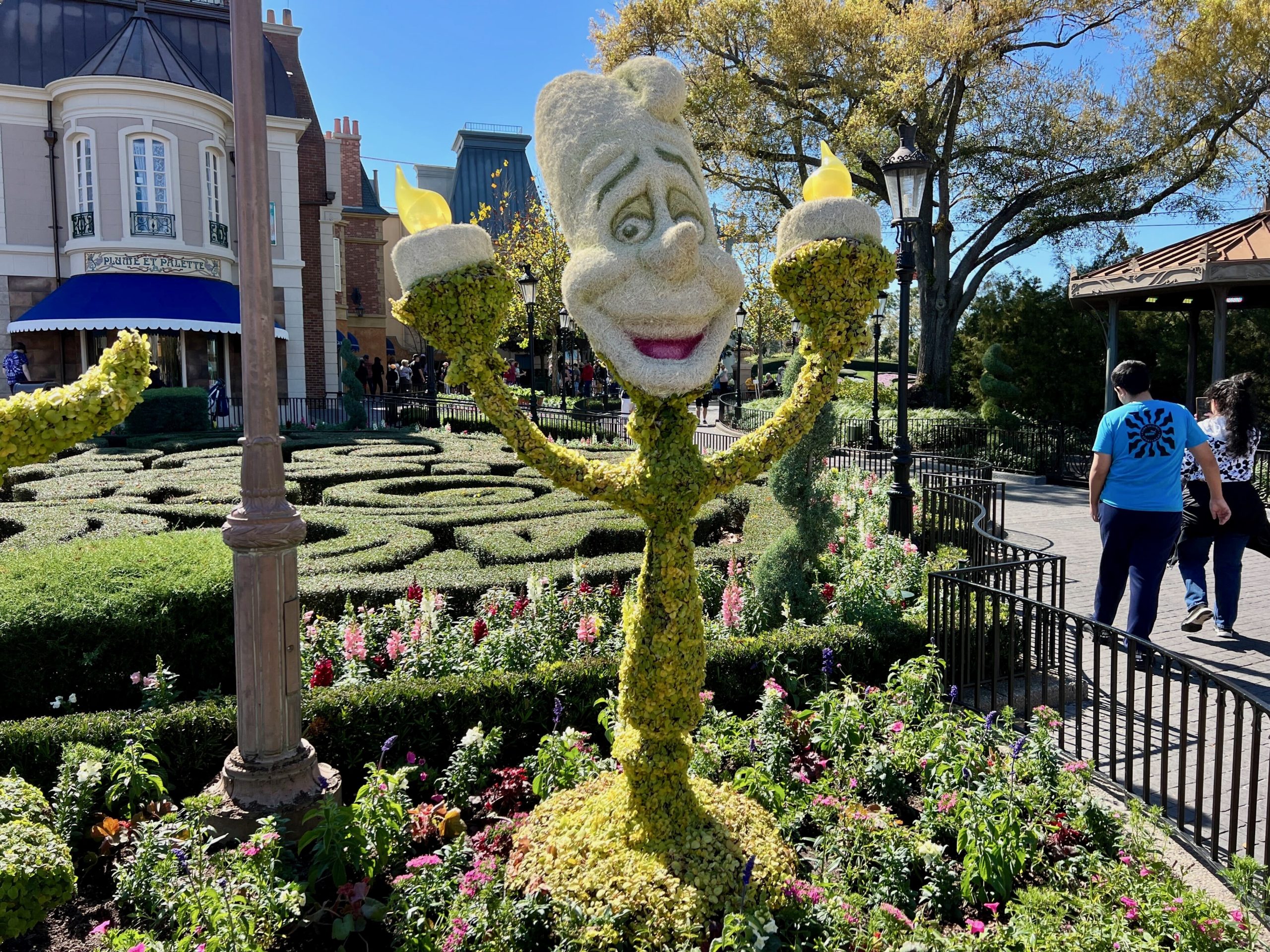Lumiere Topiary France EPCOT 2024