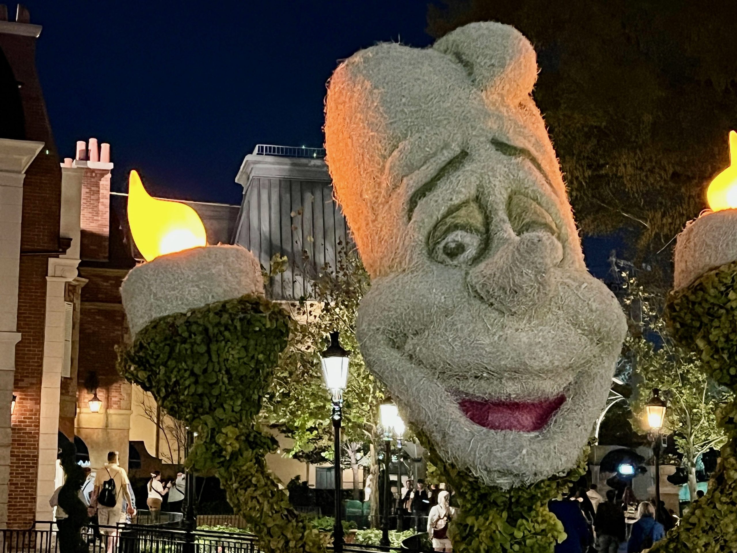 Lumiere Topiary Light Up EPCOT
